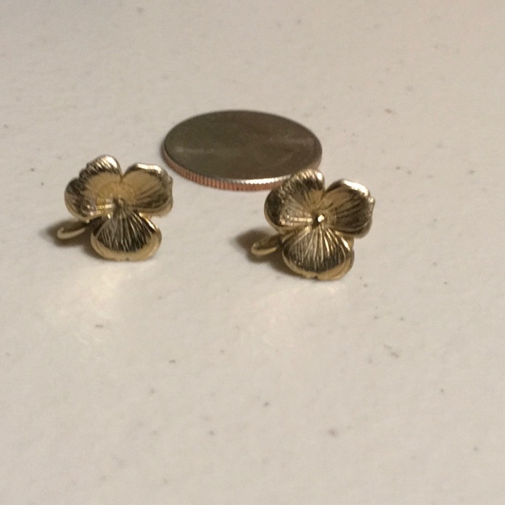 Vintage Tru-Kay flower earrings